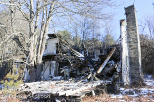 Delaware River abandoned house -15