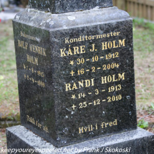 gravestone in cemetery 